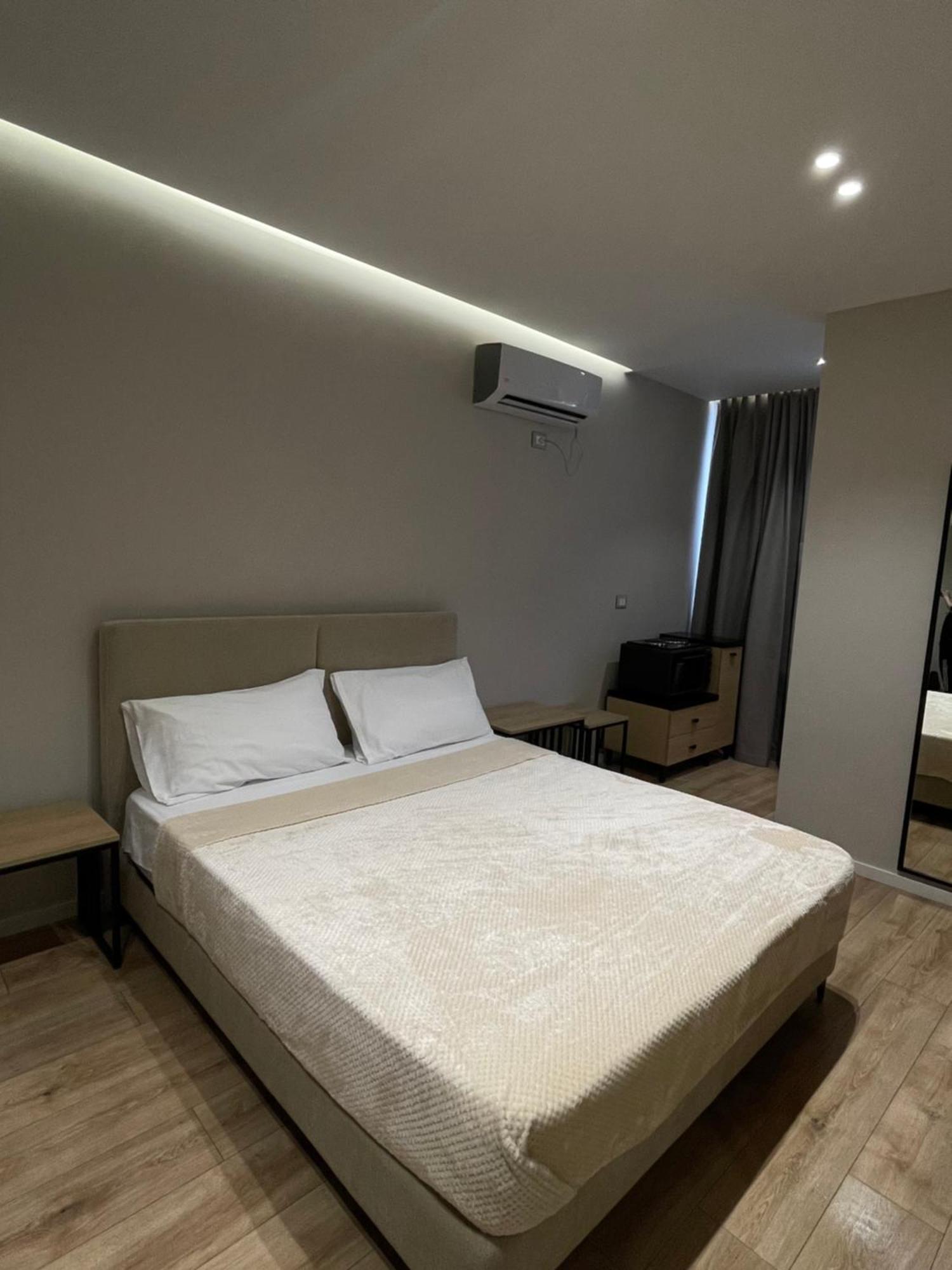 Amazon 8 Guesthouse Tirana Exterior foto